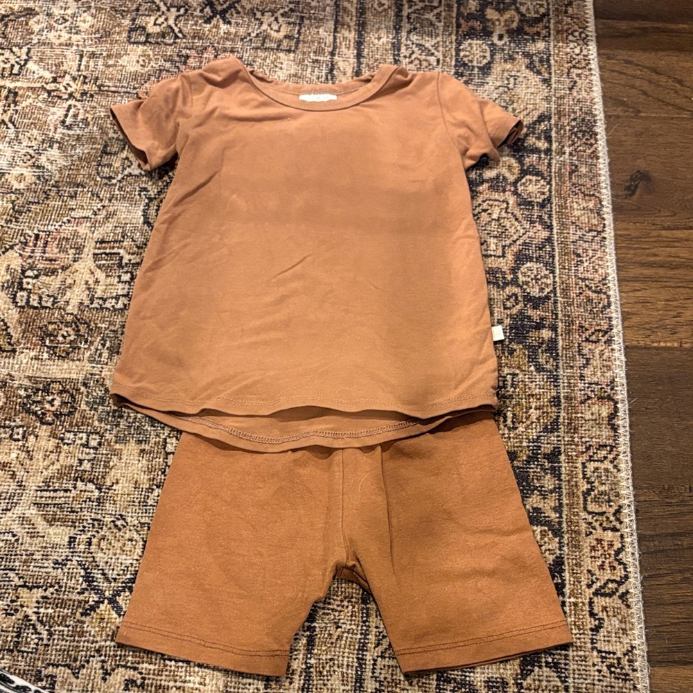 Kids Short Sleeve shirt and shorts 18-24
